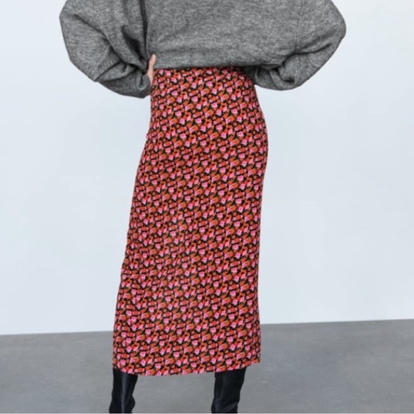 Zara medium floral print midi skirt with front ruching - Picture 4 of 6